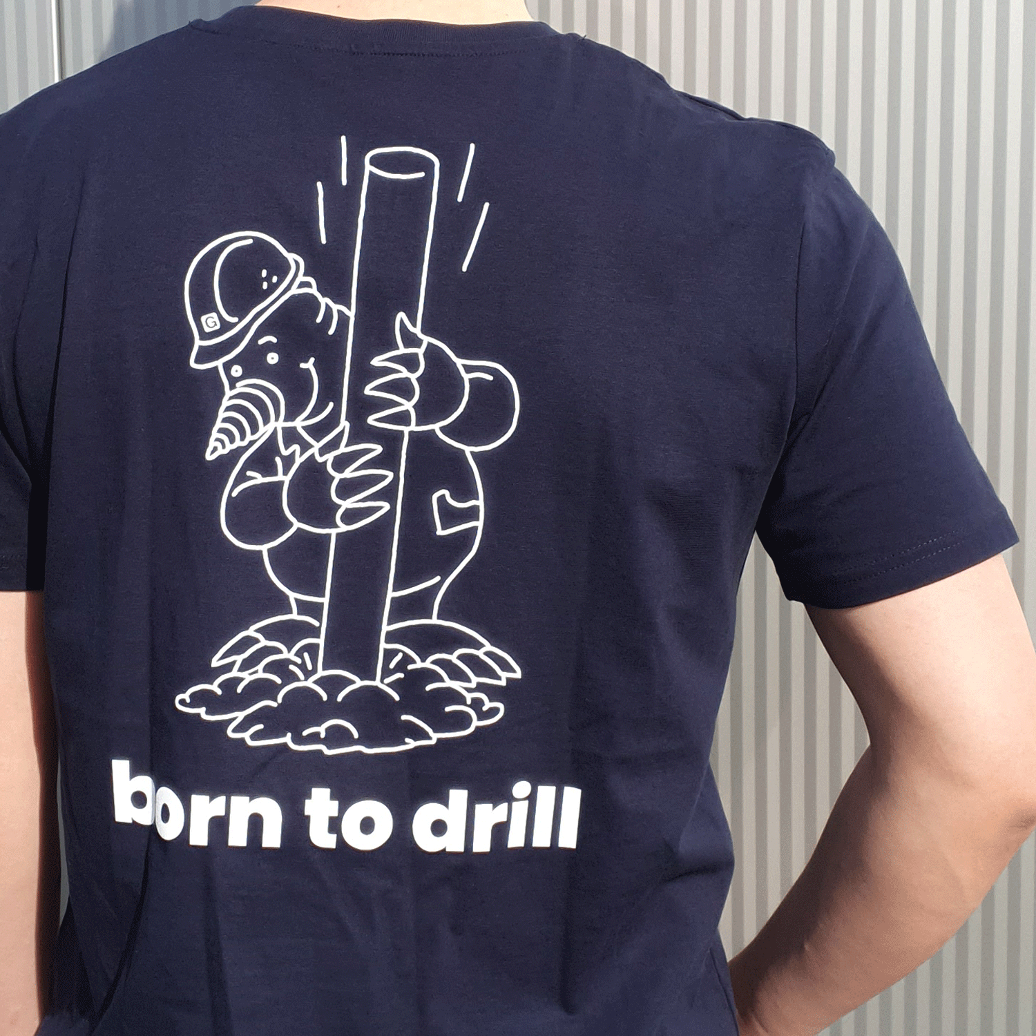 tshirt_herren_blau_maxe_hinten
