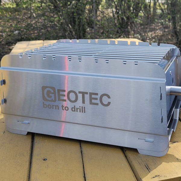 Portable gas barbecue with practical backpack